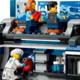 103 Lego City Police Mobile Crime Lab Truck 04