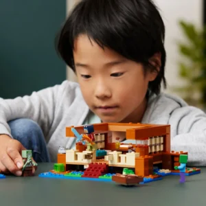 0215 Lego Minecraft the Frog House 21256 02