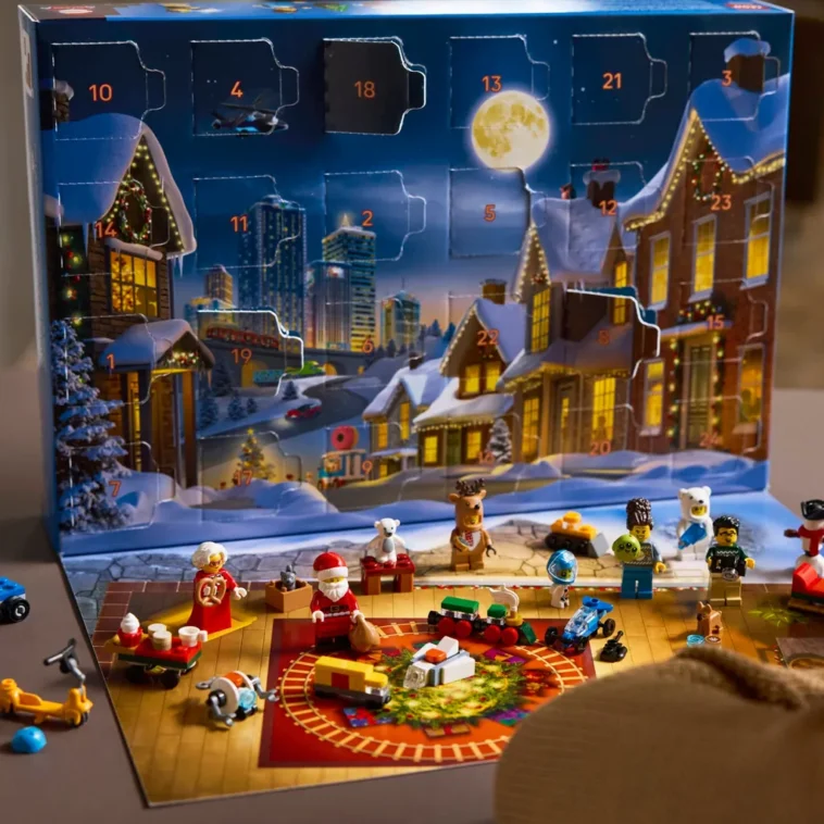 0221 LEGO City Advent Calendar 2025 60475 02