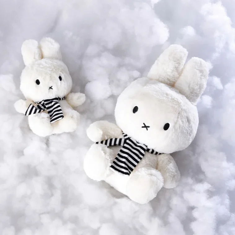 003 Miffy with Scarf Sitting 02