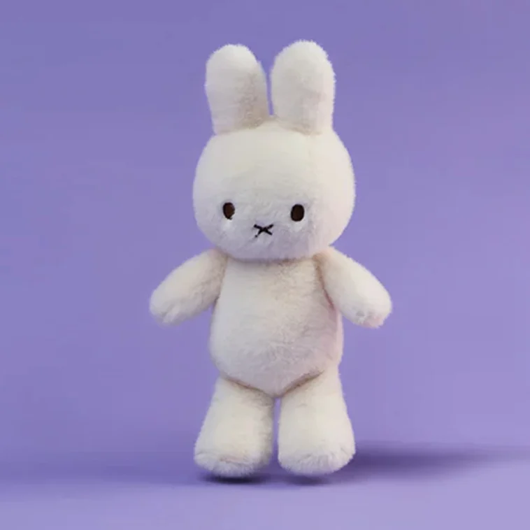 030 01 Miffy ECO Fuzzy 18cm Offwhite 02