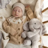016 01 Snuggle Bunnies Olive the Elephant 30cm 02