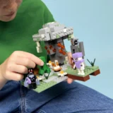 0272 Lego Minecraft the Pale Garden 21586 02