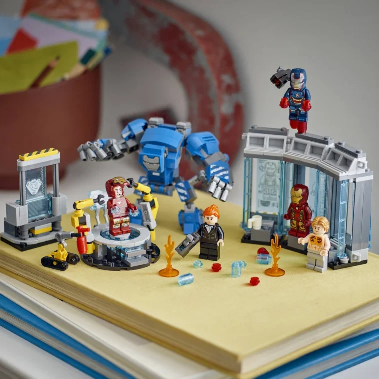 0384 Lego Marvel Iron Man S Laboratory Hall of Armor 76315 02