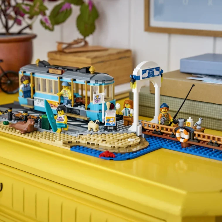 0409 LEGO City Classic Beach Streetcar 60506 02