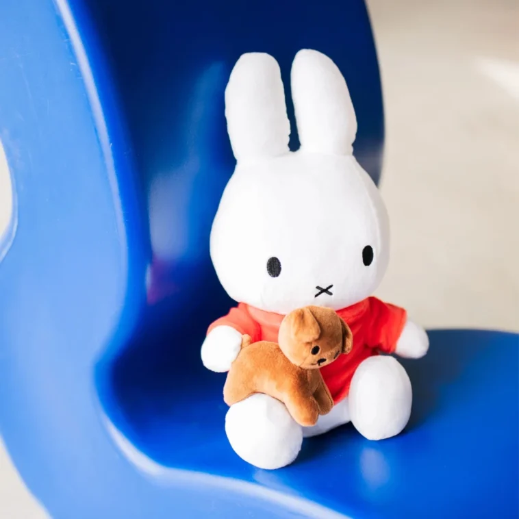 038 Miffy Sitting with Snuffy 33cm 02