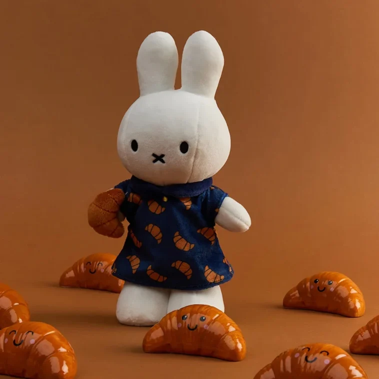 043 01 Miffy Standing Croissant Dress 24cm 02
